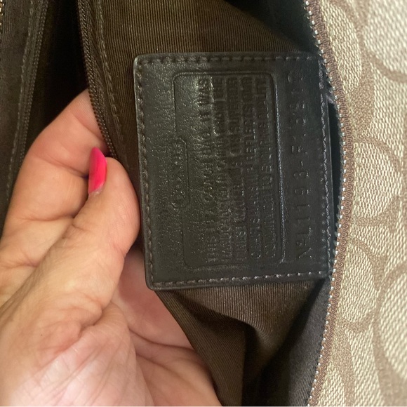 COACH BLACK & TAN PURSE - Picture 6 of 7